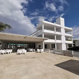 L'eros Ayía Nápa